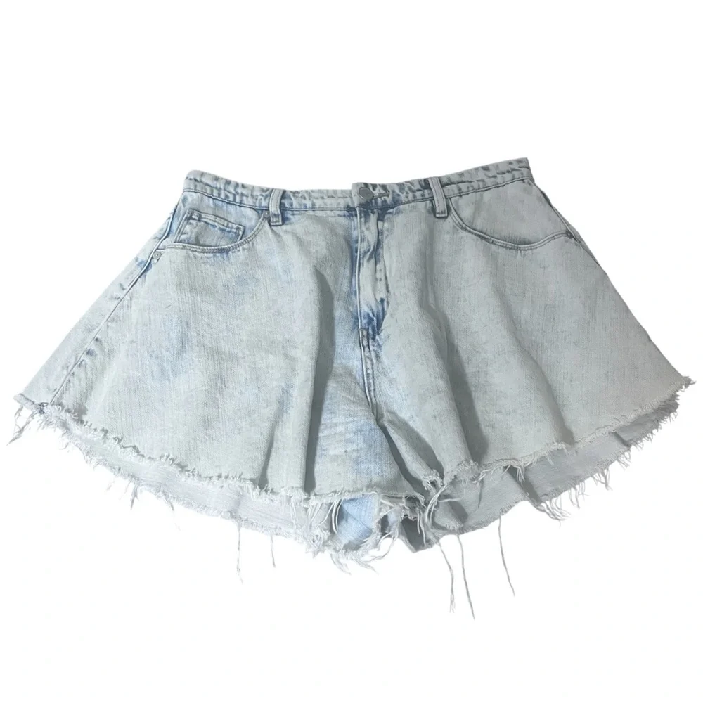 Blank NYC Women's Light Blue Frayed Jean Shorts Size 29 - Picture 1 of 3